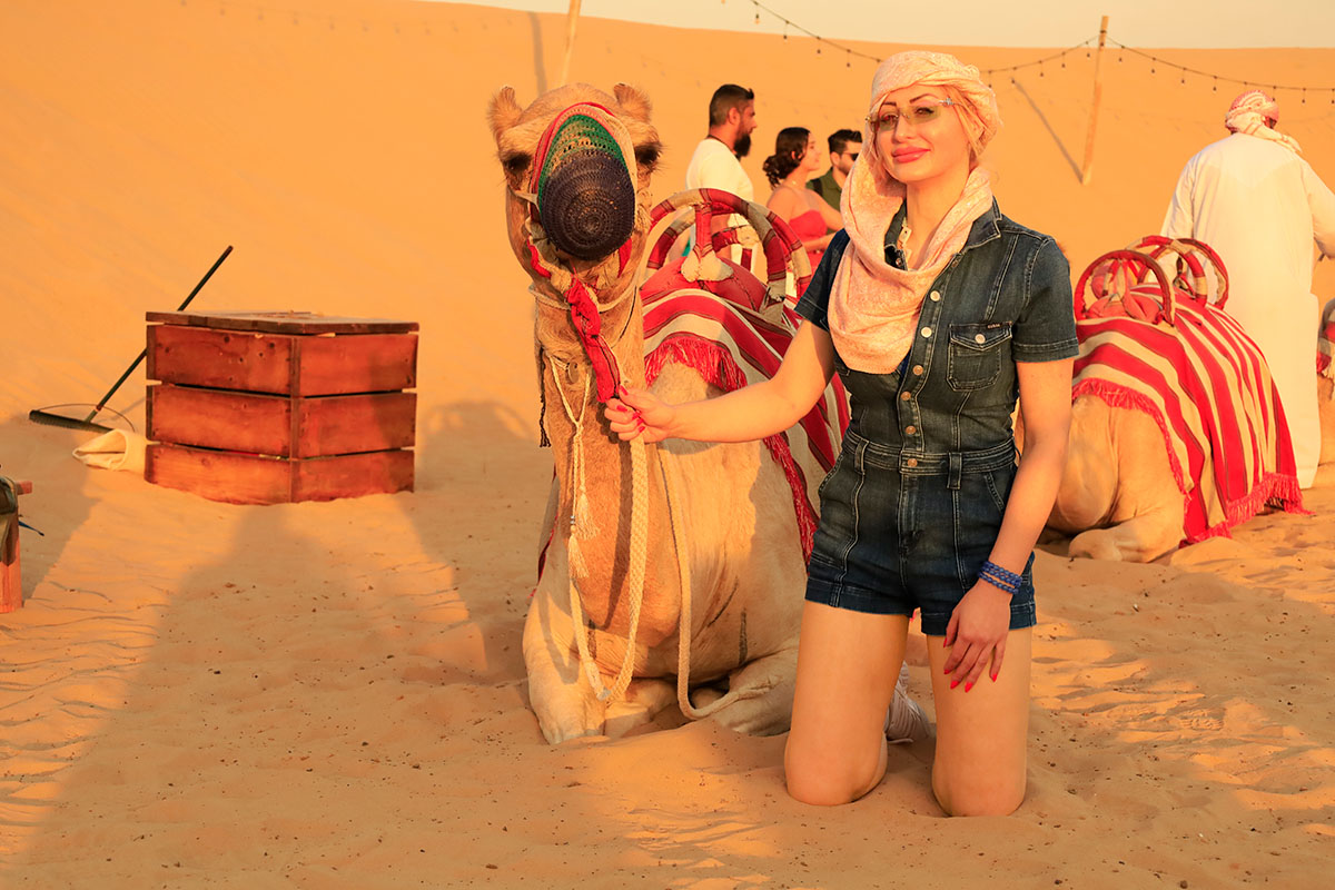 Dubai Randi Dubai - Between Sunset and Starry Skies - Joelle Monroe