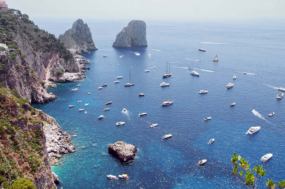 Independent Escort Capri Independent Escort Capri - Yachten und Motorboote in einer Bucht